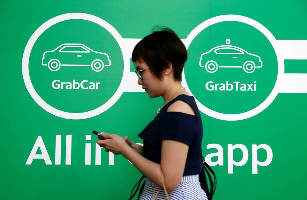 Một biển quảng cáo của Grab. Ảnh: