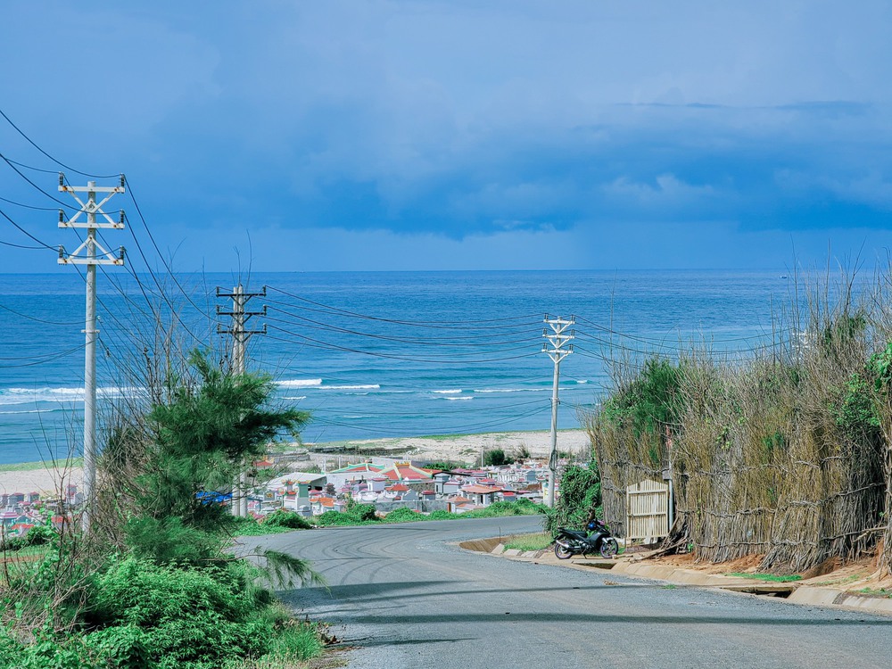 Về quê tránh dịch, 9X quyết định ở lại đảo Phú Quý chụp ảnh làng chài, mỗi tháng có gần trăm khách - Ảnh 3.