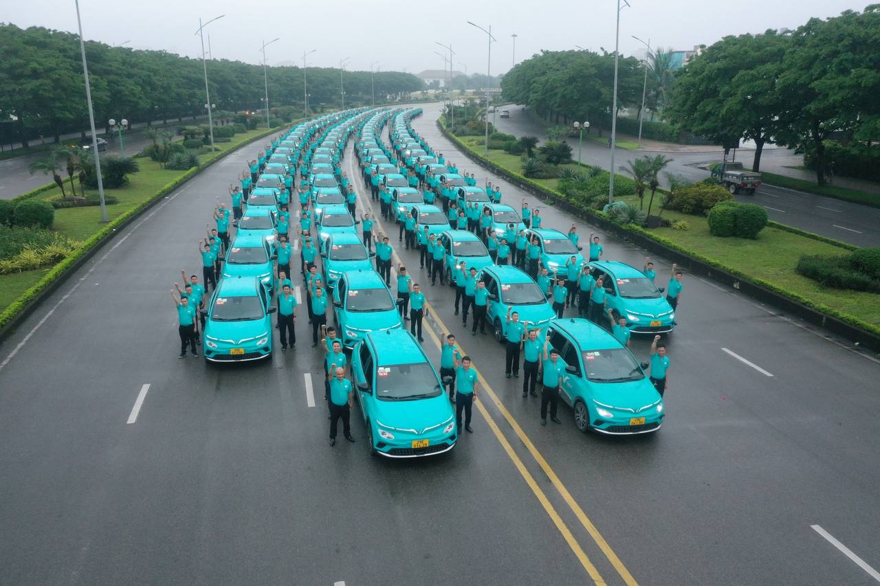 Taxi Xanh SM của ông Phạm Nhật Vượng vừa ra mắt chưa đầy 24h, phản ứng của người dùng: “Tiền nào của nấy” - Ảnh 2.