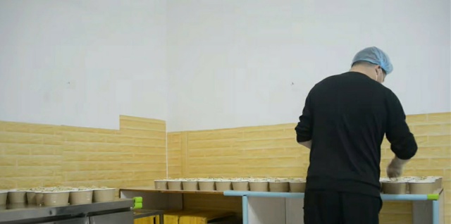 Một ngày chân thực của người bán hàng ăn sáng, thu nhập bình quân mỗi năm hơn 900 triệu: nghề nghiệp không phân cao thấp, không trộm cướp hay làm việc trái với lương tâm là đủ- Ảnh 5. Một ngày chân thực của người bán hàng ăn sáng, thu nhập bình quân mỗi năm hơn 900 triệu: nghề nghiệp không phân cao thấp, không trộm cướp hay làm việc trái với lương tâm là đủ- Ảnh 5.