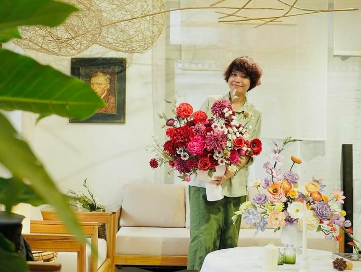 Những bông hoa ở Maypaperflower: Chuyến du lịch về làng nghề 300 tuổi xứ Huế và quyết định startup làm hoa giấy thủ công xuất khẩu của cựu nhân viên ngân hàng- Ảnh 1. Những bông hoa ở Maypaperflower: Chuyến du lịch về làng nghề 300 tuổi xứ Huế và quyết định startup làm hoa giấy thủ công xuất khẩu của cựu nhân viên ngân hàng- Ảnh 1.